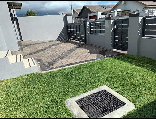 2 BEDROOM HOUSE FOR SALE IN GROENHEUWEL